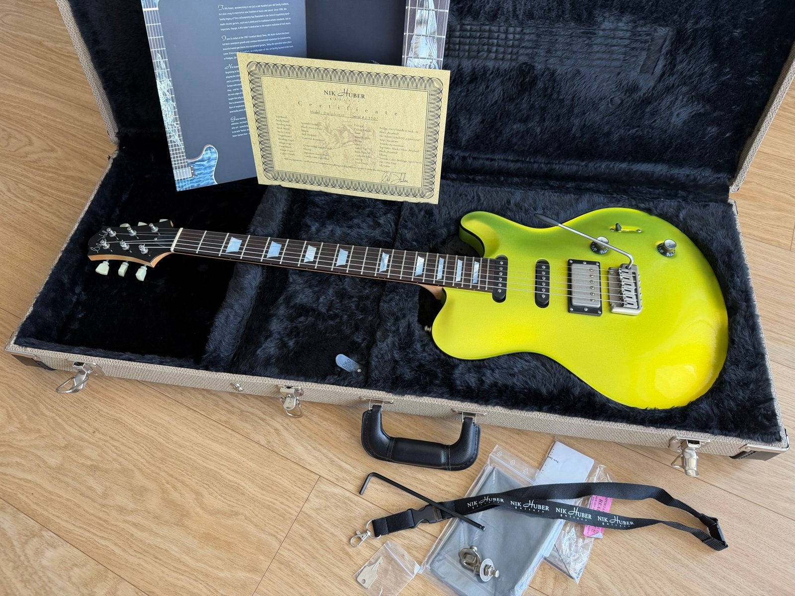 Nik Huber Dolphin Custom Lime Green HSS Strat, Muziek en Instrumenten, Ophalen of Verzenden, Zo goed als nieuw, Solid body, Overige merken