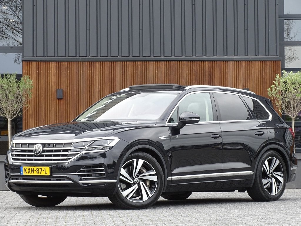 Volkswagen Touareg 3.0 TSI e-Hybrid 381PK / pano / matrix /, Automaat, 14 kWh, Gebruikt, Euro 6