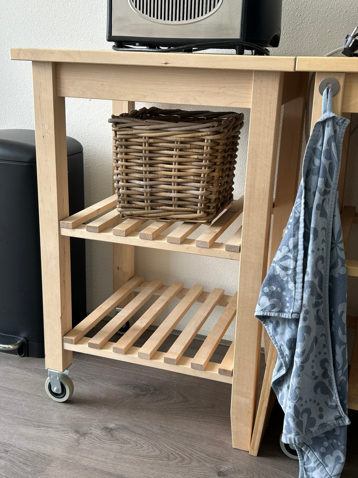 2x IKEA BEKVÄM keukentrolley / roltafel – zeer nette staat, Huis en Inrichting, Ophalen, Zo goed als nieuw