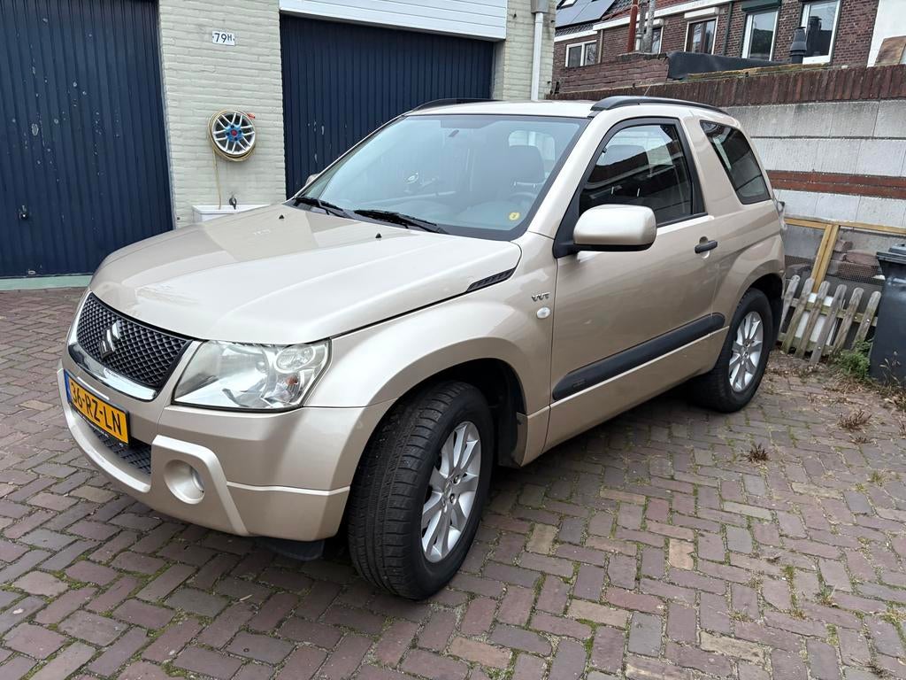 Suzuki Grand Vitara 1.6 3D 2005 Beige, 1345 kg, Stof, 4 cilinders, Beige