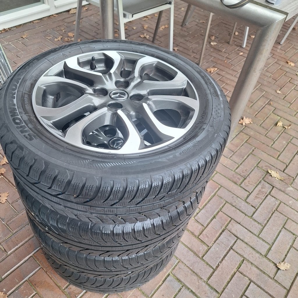 Velgen Mazda 2 + M&S Toyo Snowprox 16 inch Winterbanden, Auto-onderdelen, Ophalen, Gebruikt, Velg(en), 16 inch