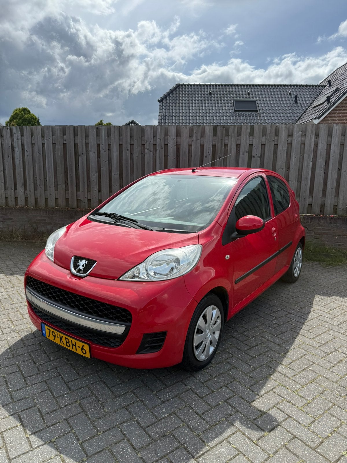 Peugeot 107 1.0 12V 5DR 2009 Rood 2 SLEUTELS | 5 DEURS!, Voorwielaandrijving, 4 stoelen, 68 pk, Origineel Nederlands