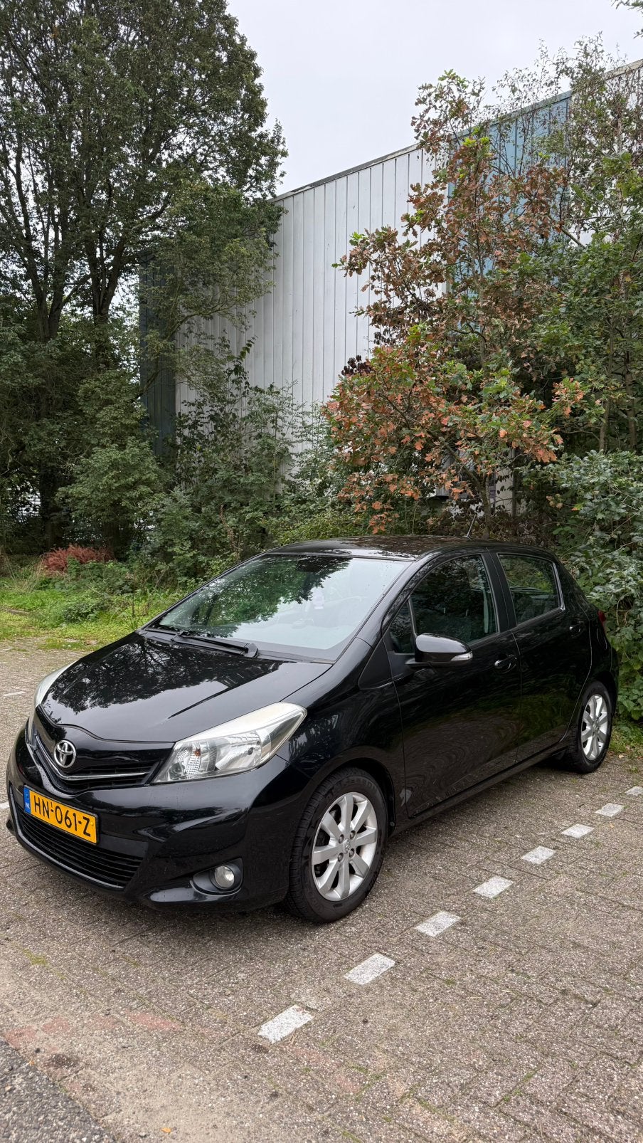 Toyota Yaris 1.3 16V Vvt-i 5DR 2014 Zwart, Auto's, Voorwielaandrijving, 40 €/maand, 4 cilinders, Zwart