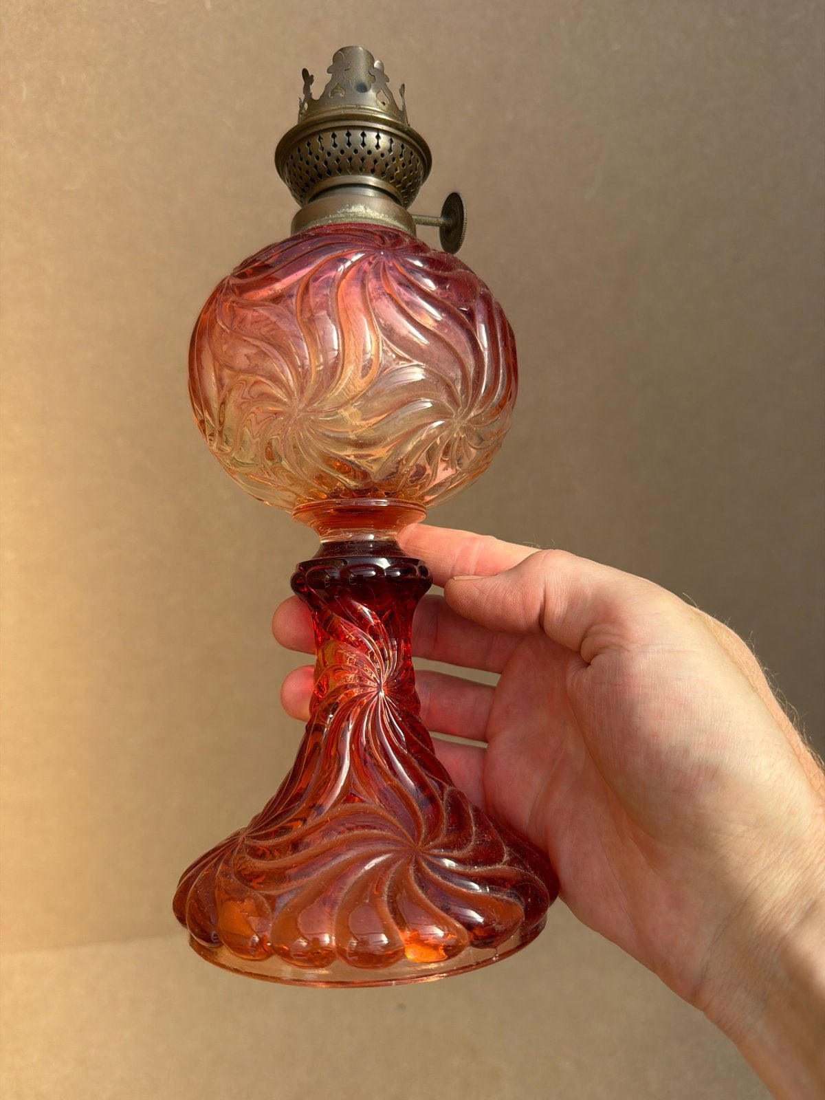 Antieke Art Deco olielamp, rood glas, Ophalen of Verzenden