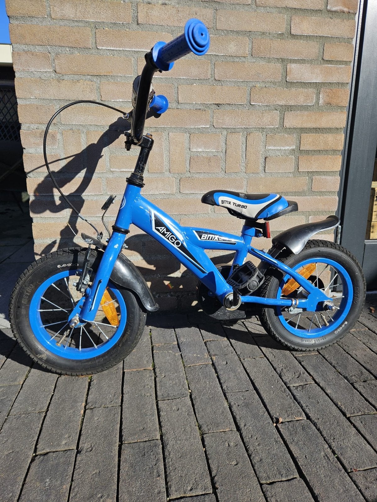 Amigo 12 inch kinderfiets met zijwieltjes, Fietsen en Brommers, Ophalen, Zijwieltjes, Gebruikt, Velgrem