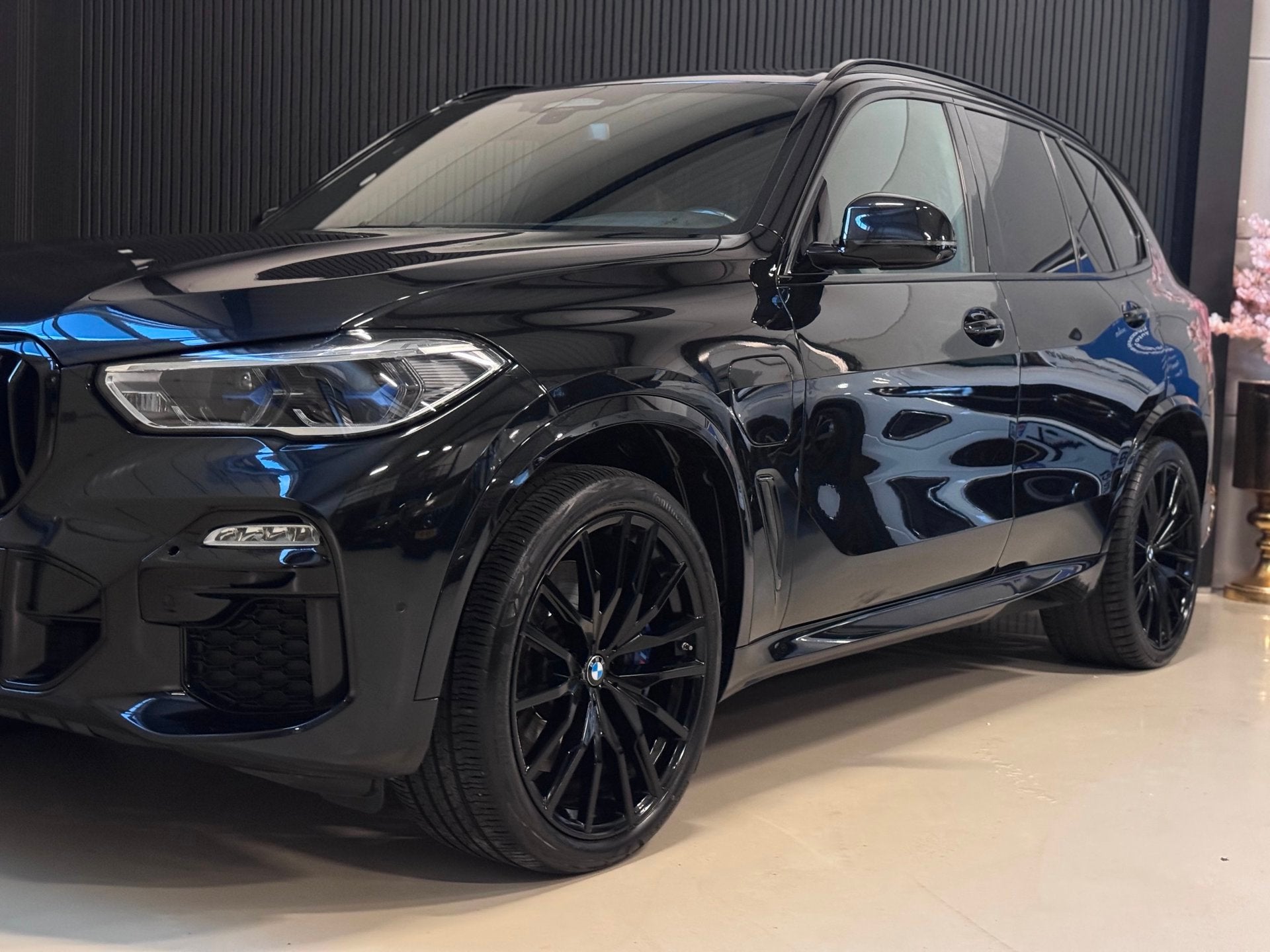 BMW X5 XDrive45e M-SPORT | PANO | LASER LED | BOMVOL!, Auto's, Dealer onderhouden, Gebruikt, 394 pk, Zwart