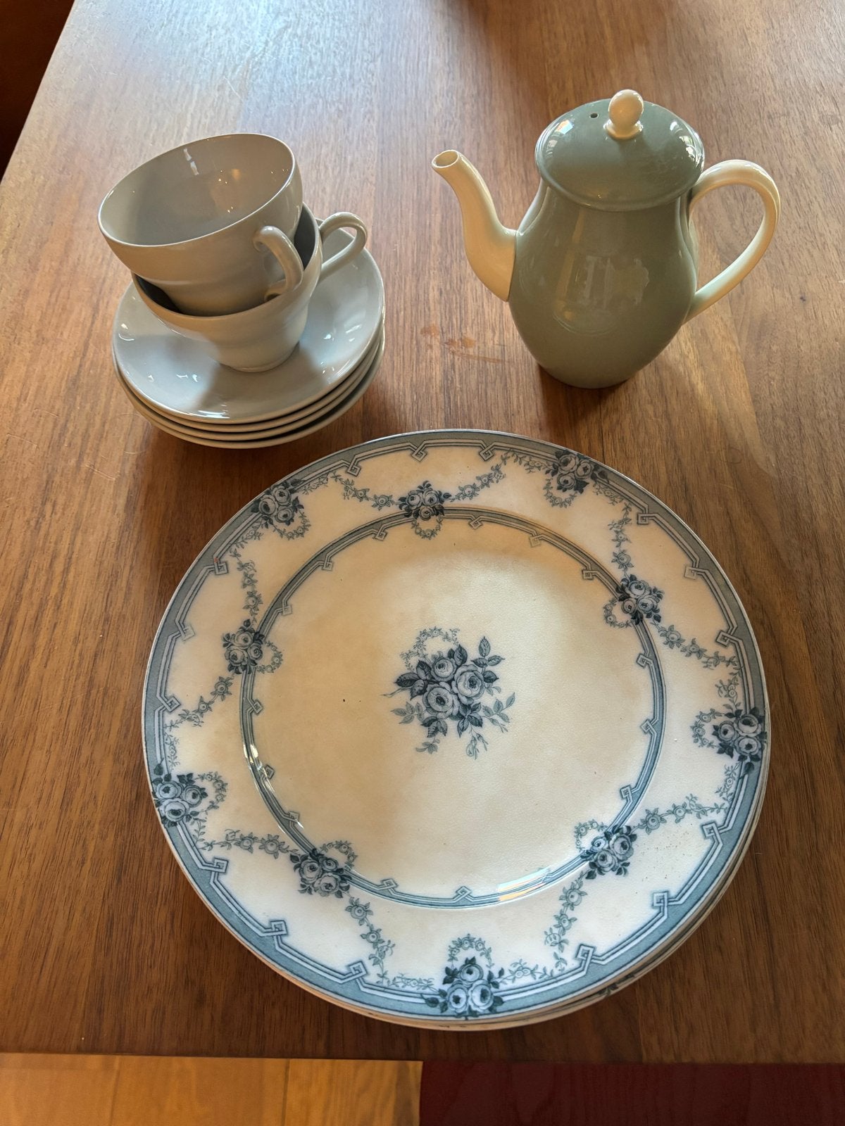 Oud Wedgwood Servies: Borden, Kopjes, Schotels & Koffiepotje, Ophalen