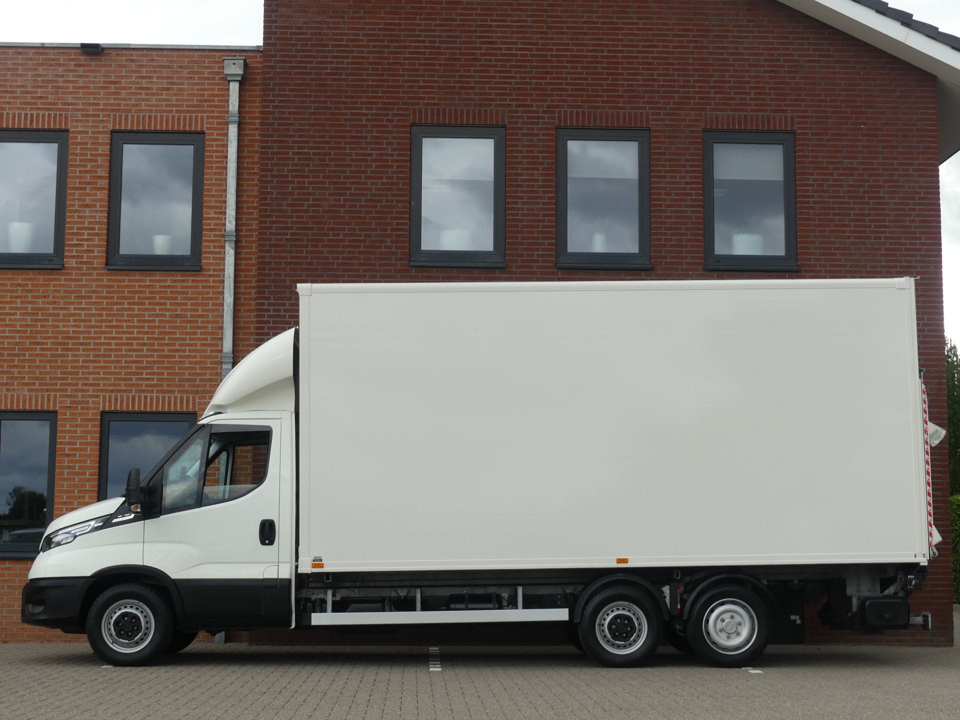 Iveco Daily 35S18H 3.0 410 CLIXSTAR Laadklep/Zijdeur/Luchtve, Automaat, Achterwielaandrijving, Gebruikt, Euro 6