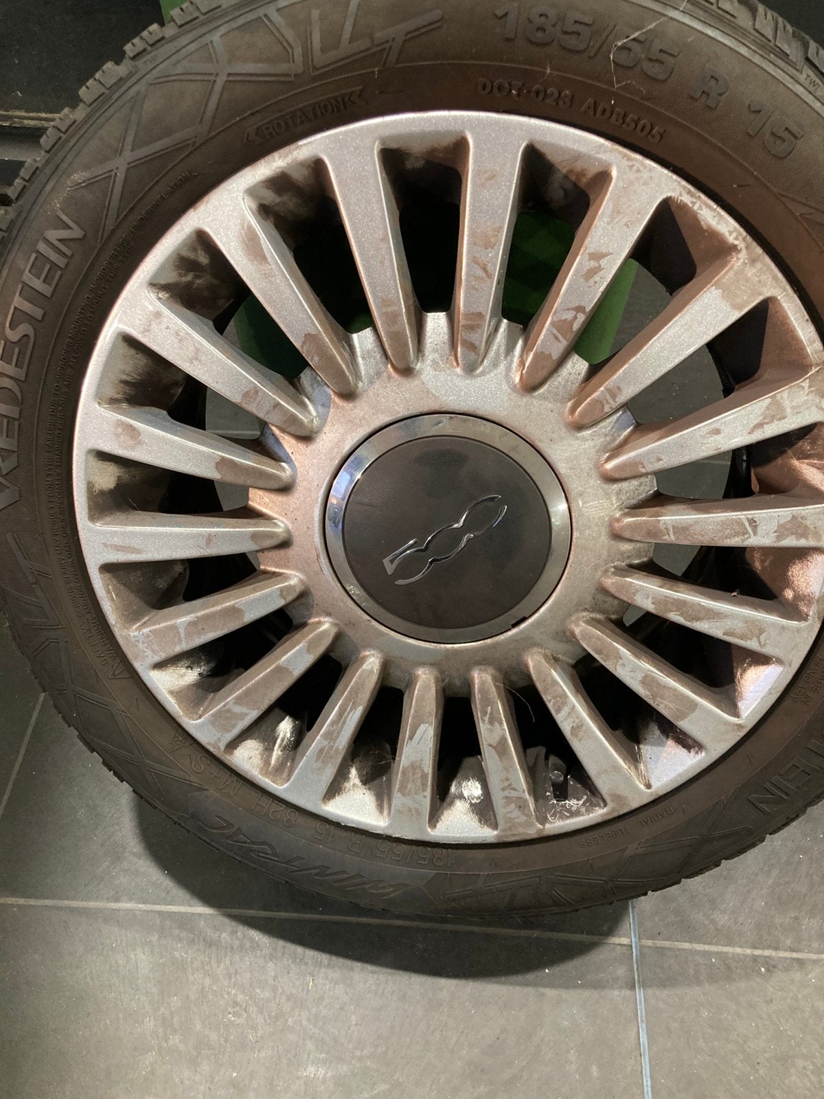 Originele siervelgen Fiat 500 voorzien van winterbanden, Auto-onderdelen, Ophalen, Gebruikt