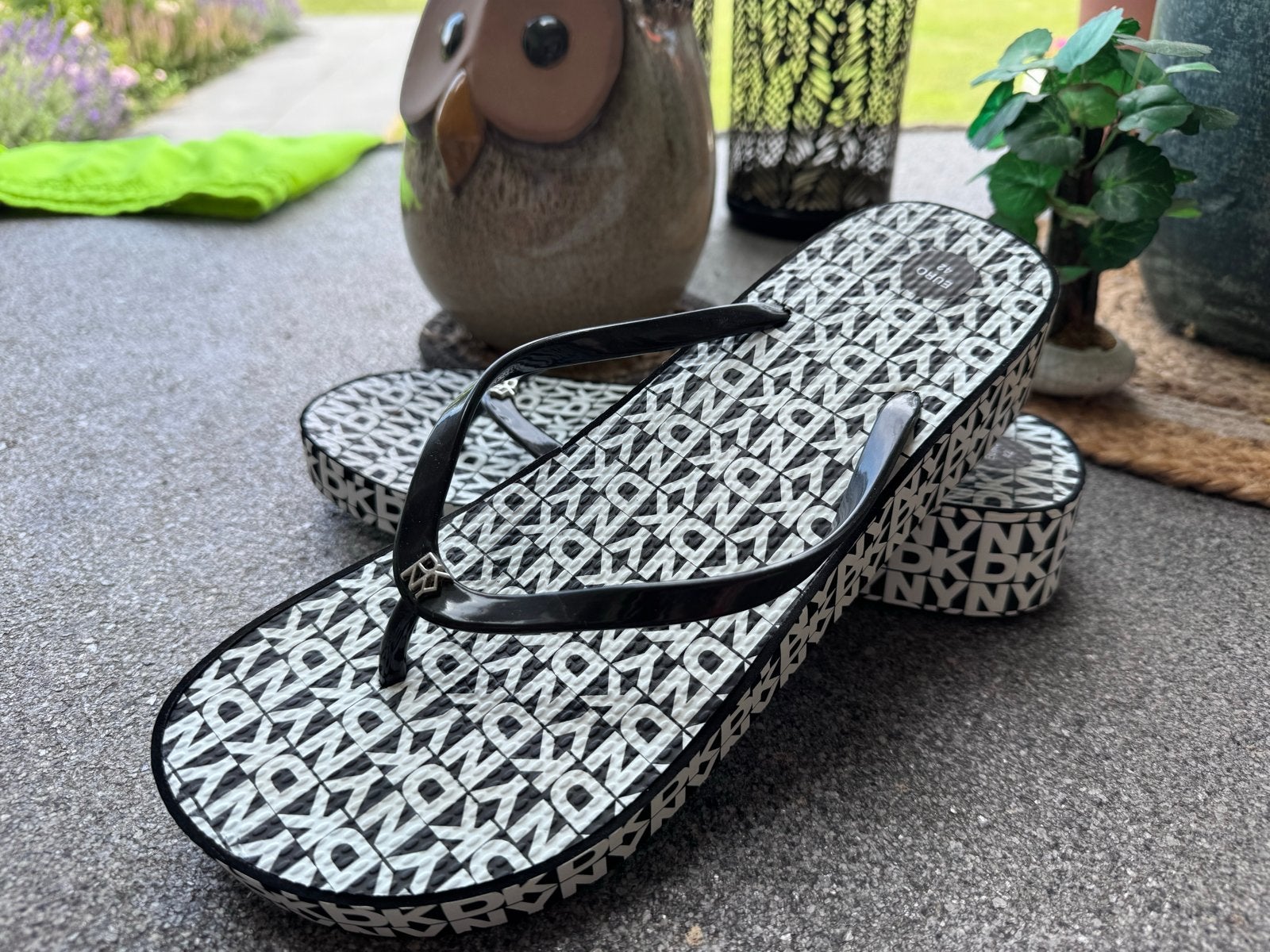 Nieuwe DKNY Slippers Maat 42, Ophalen of Verzenden, Nieuw, Zwart, Slippers