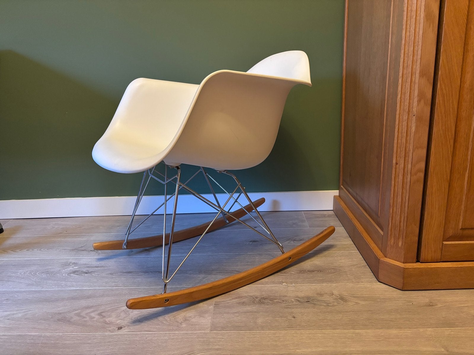 Eames RAR Schommelstoel - Wit, Huis en Inrichting, Ophalen, Kunststof, Gebruikt, Wit