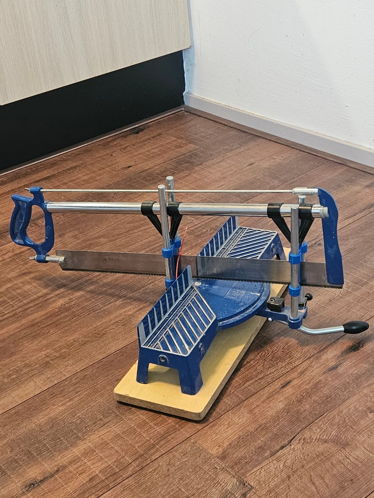 Handzaag met verstekbak - Perfect voor nauwkeurig zagen, Doe-het-zelf en Verbouw, Ophalen, Gebruikt, Zaag, Overige merken