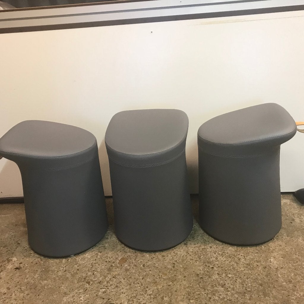 3 IZGS Artifort Lilla Lila poef kruk stoel donkergrijs, Ophalen, Rond, Minder dan 50 cm, Zo goed als nieuw