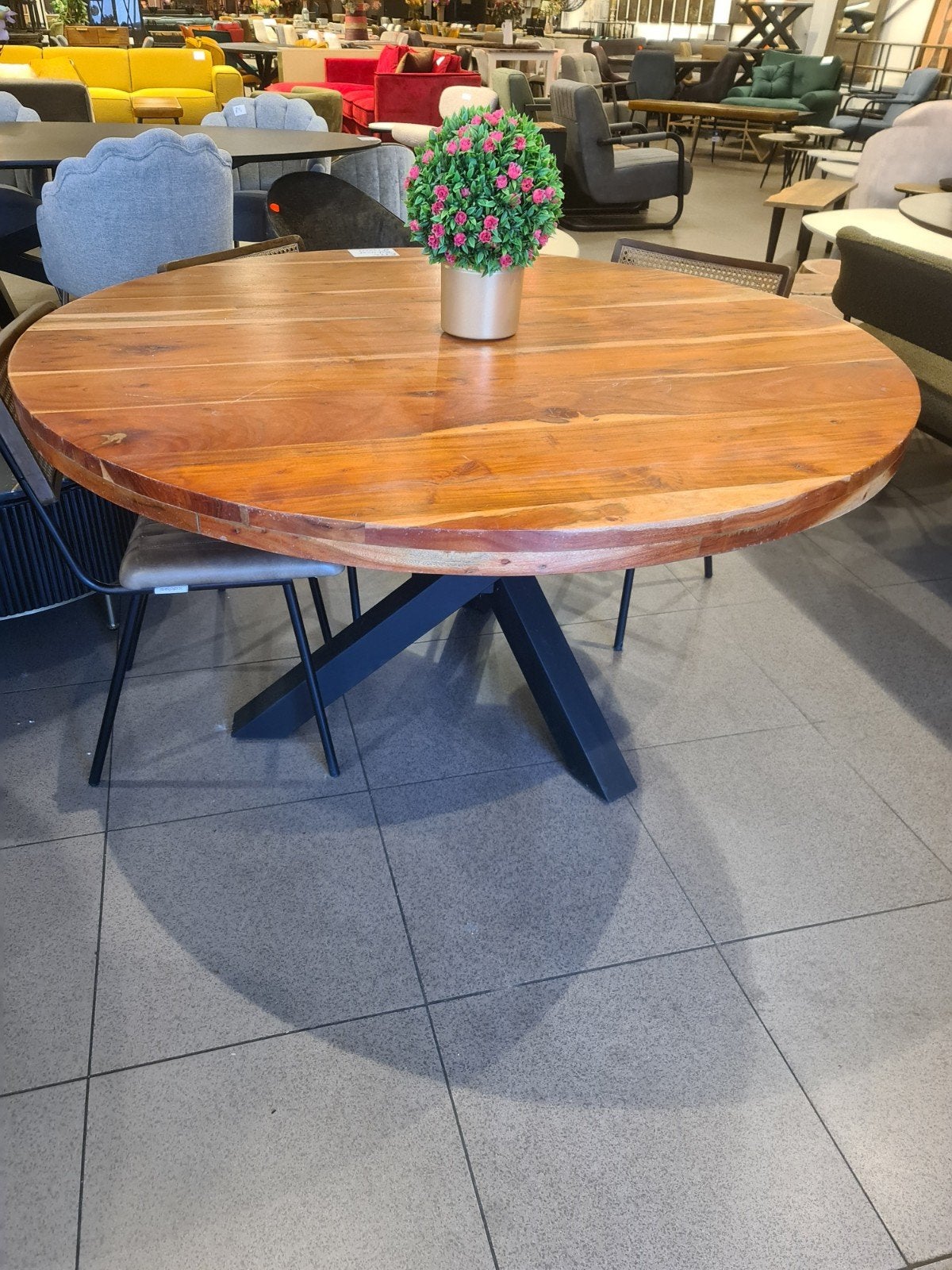 nieuwe eettafel rond 150cm teakhout spinpoot showroom model, Ophalen, Hout, ., Nieuw