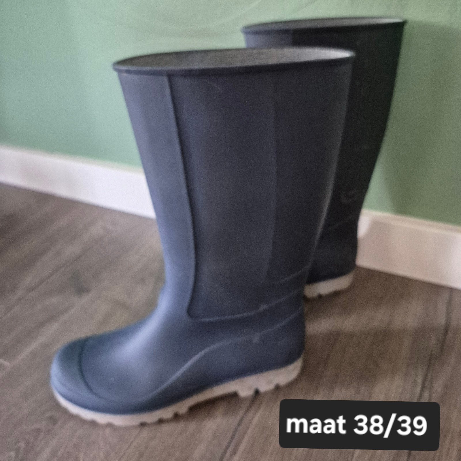 Laarzen regenlaarzen maat 38-39 blauw
In goede staat! Weinig, Ophalen of Verzenden, Laarzen