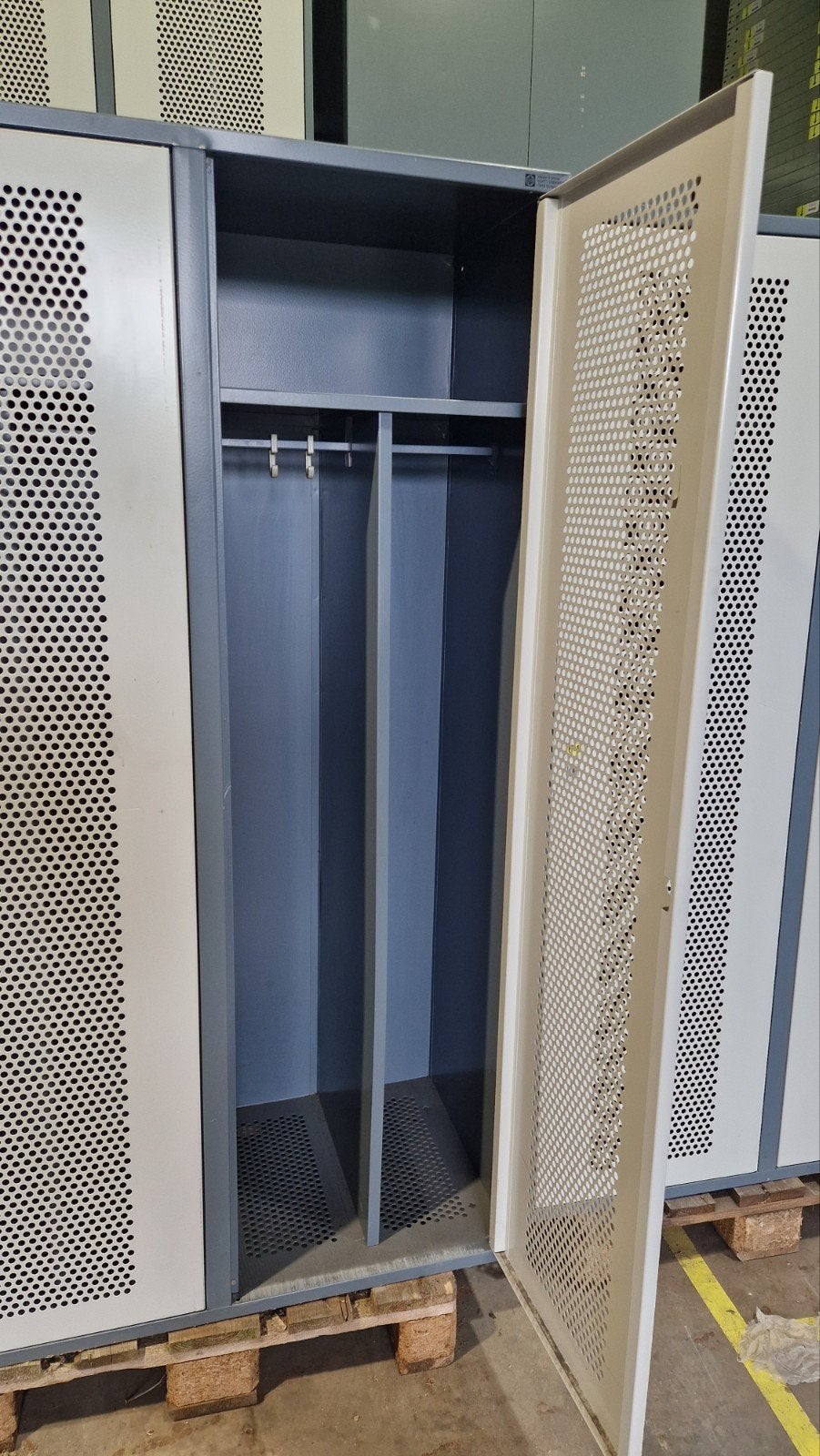 Metalen kledinglocker met 2 deuren, Ophalen, Gebruikt, Industrieel