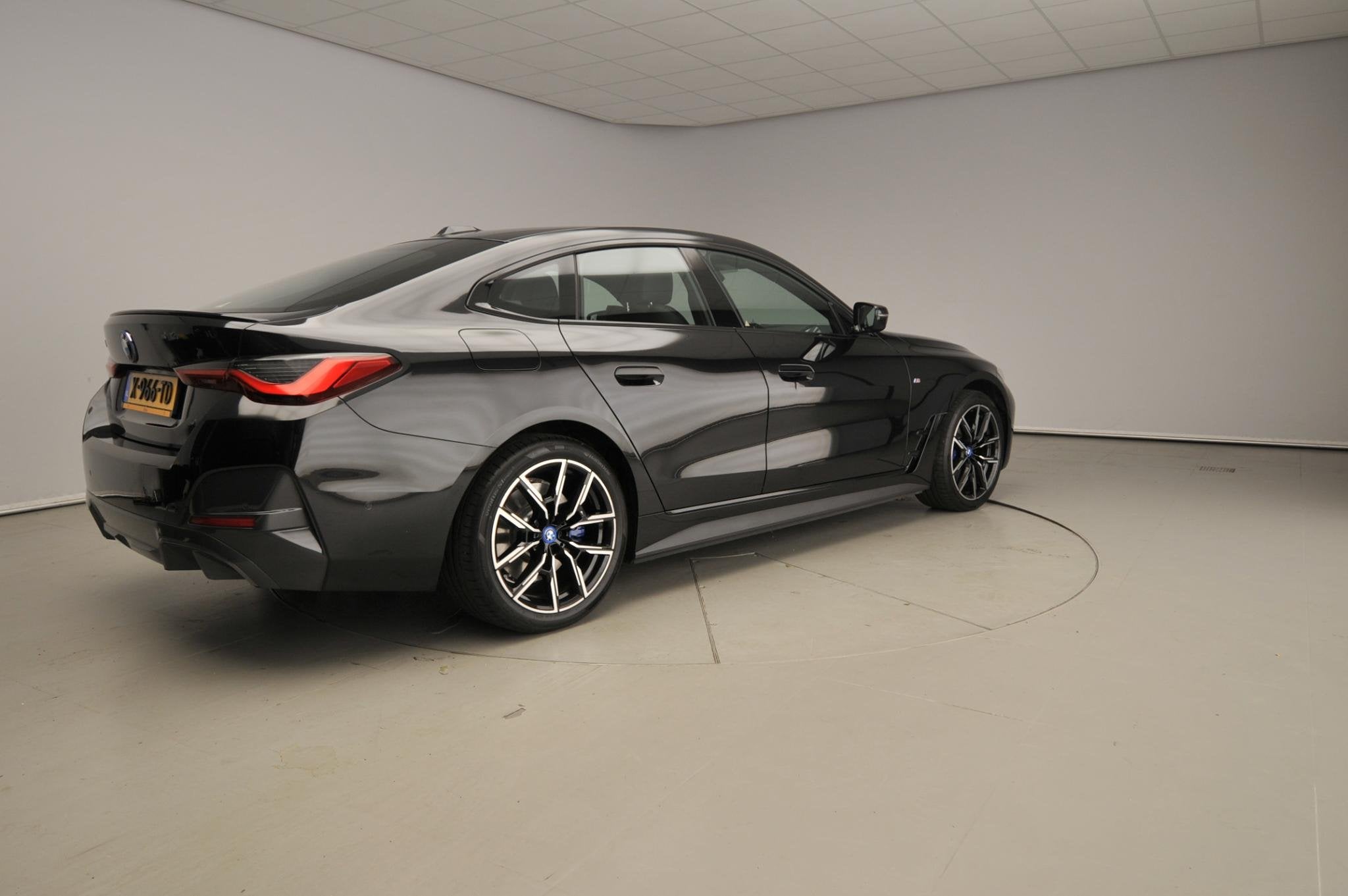 BMW i4 Gran Coupé eDrive40 | M-Sportpakket | LED | Navigati, Auto's, Origineel Nederlands, 2025 kg, Te koop, 750 kg