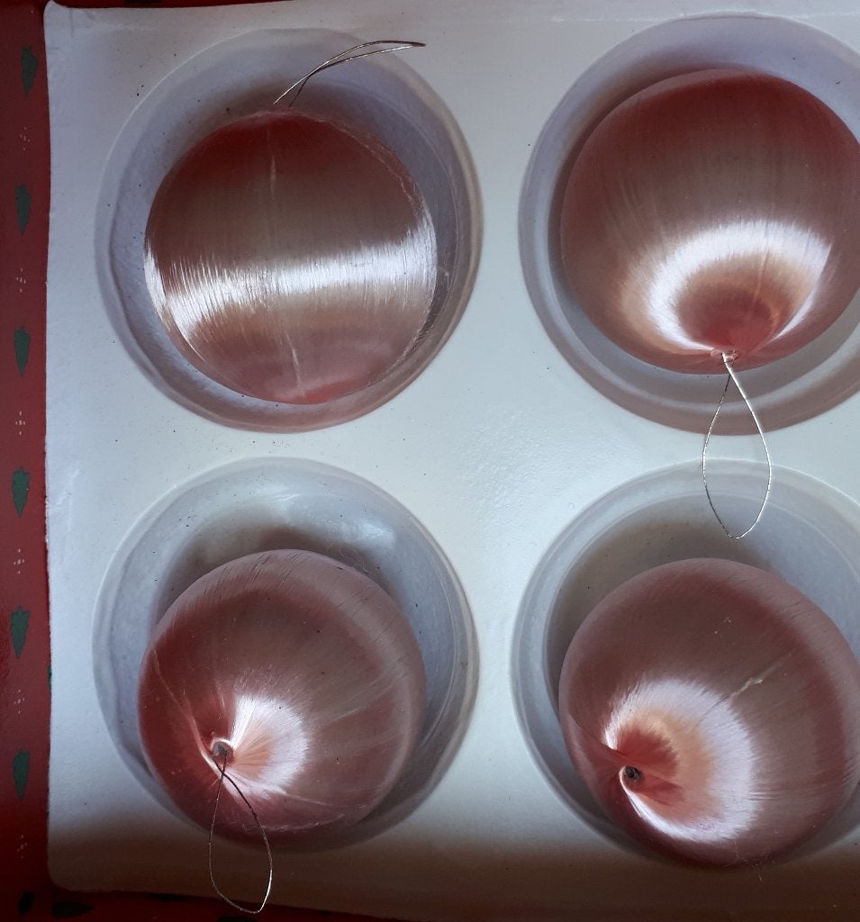 4 Roze Kunststof Kerstballen., Ophalen of Verzenden, Zo goed als nieuw