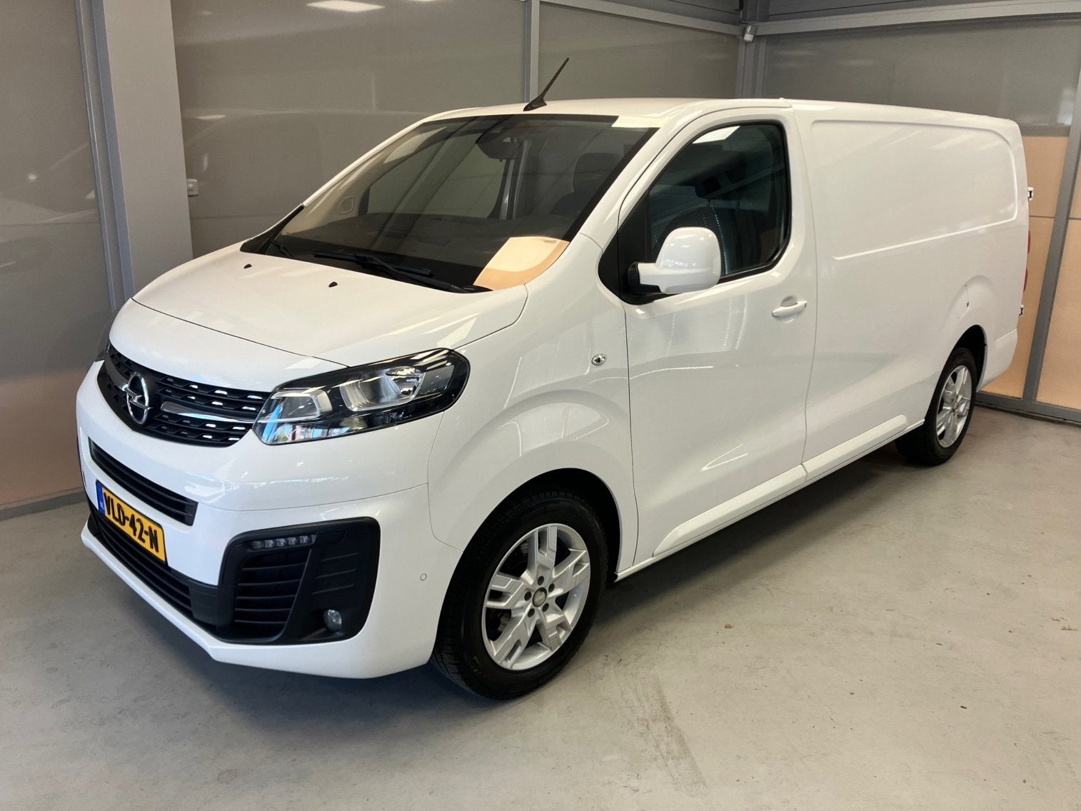 Opel Vivaro L3H1 Innovation 2.0 CDTI Automaat | Camera | Nav, Auto's, Gebruikt, 4 cilinders, Leder en Stof, Bedrijf