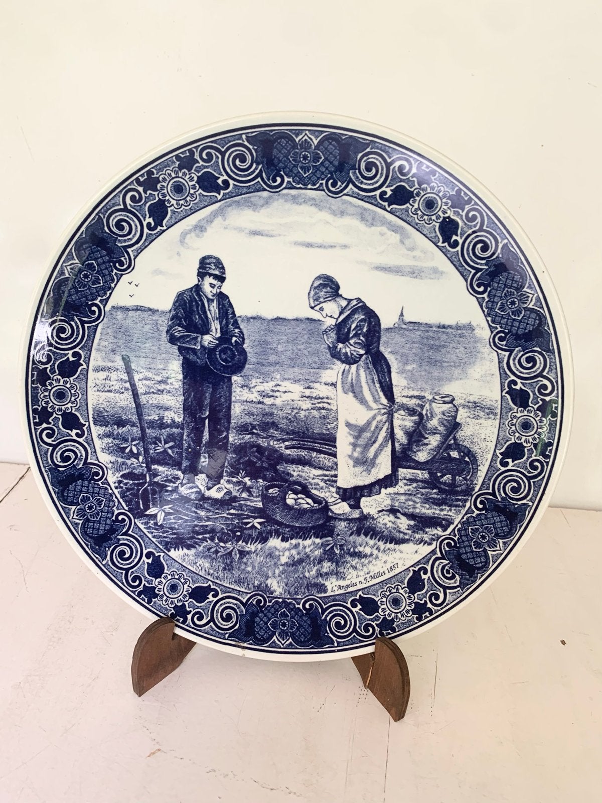 Delfts Blauw Sierbord "L'Angeles n.F. Millet 1857", Ophalen of Verzenden