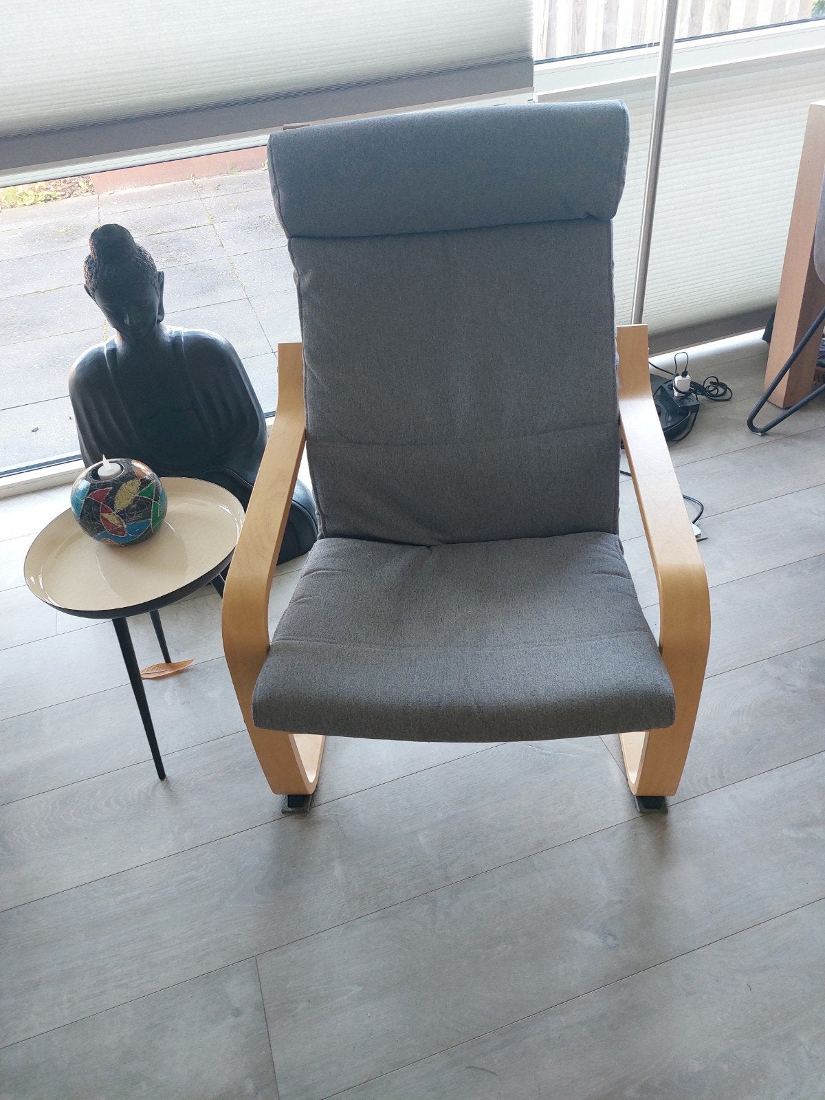 Comfortabele grijze fauteuil met houten frame, Ophalen, Hout, Gebruikt, Modern, comfortabel