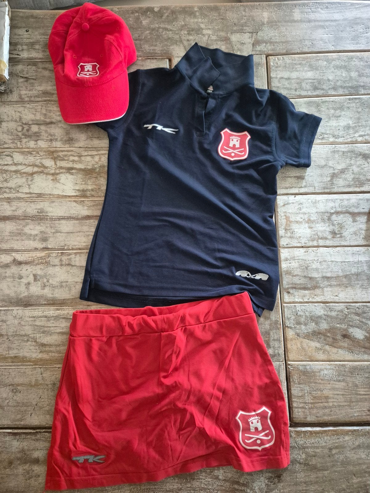 Hockey tenue Souburgh: Polo, rok en pet (maat 140/152), Sport en Fitness, Hockey, Ophalen of Verzenden
