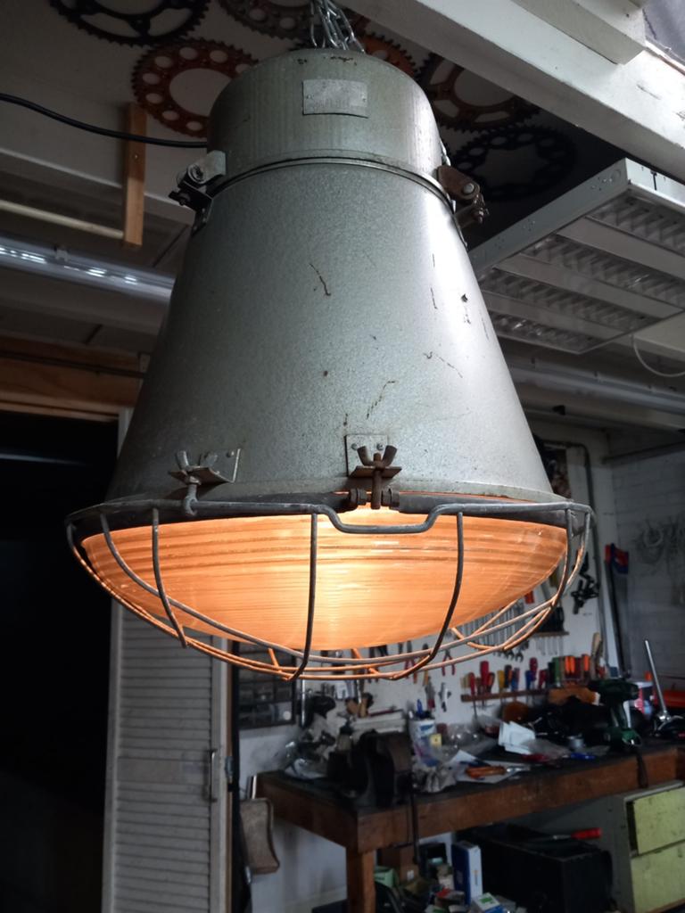 Industriële oude hanglamp., Ophalen, Gebruikt, 50 tot 75 cm