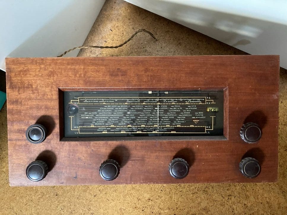 Oude buizenradio ‘60 met 2 luidsprekerboxen '70 (zelfbouw), Audio, Tv en Foto, Overige merken, Inclusief kabels, Overige typen