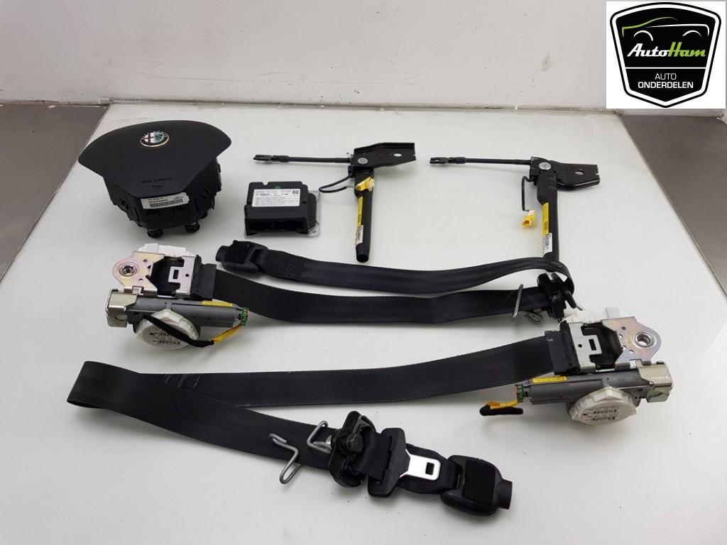 Airbag Set + Dashboard Alfa Romeo Giulietta (940) 156106834, Stellantis Europe S.p.A, Gebruikt, IPC D1-09 Bahnhofsplatz, Rüsselsheim am Main 65423, , Duitsland