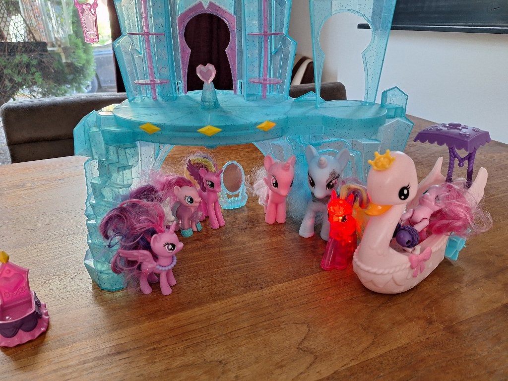 My Little Pony paleis + zwanenboot met geluid en pony’s, Ophalen of Verzenden, Gebruikt