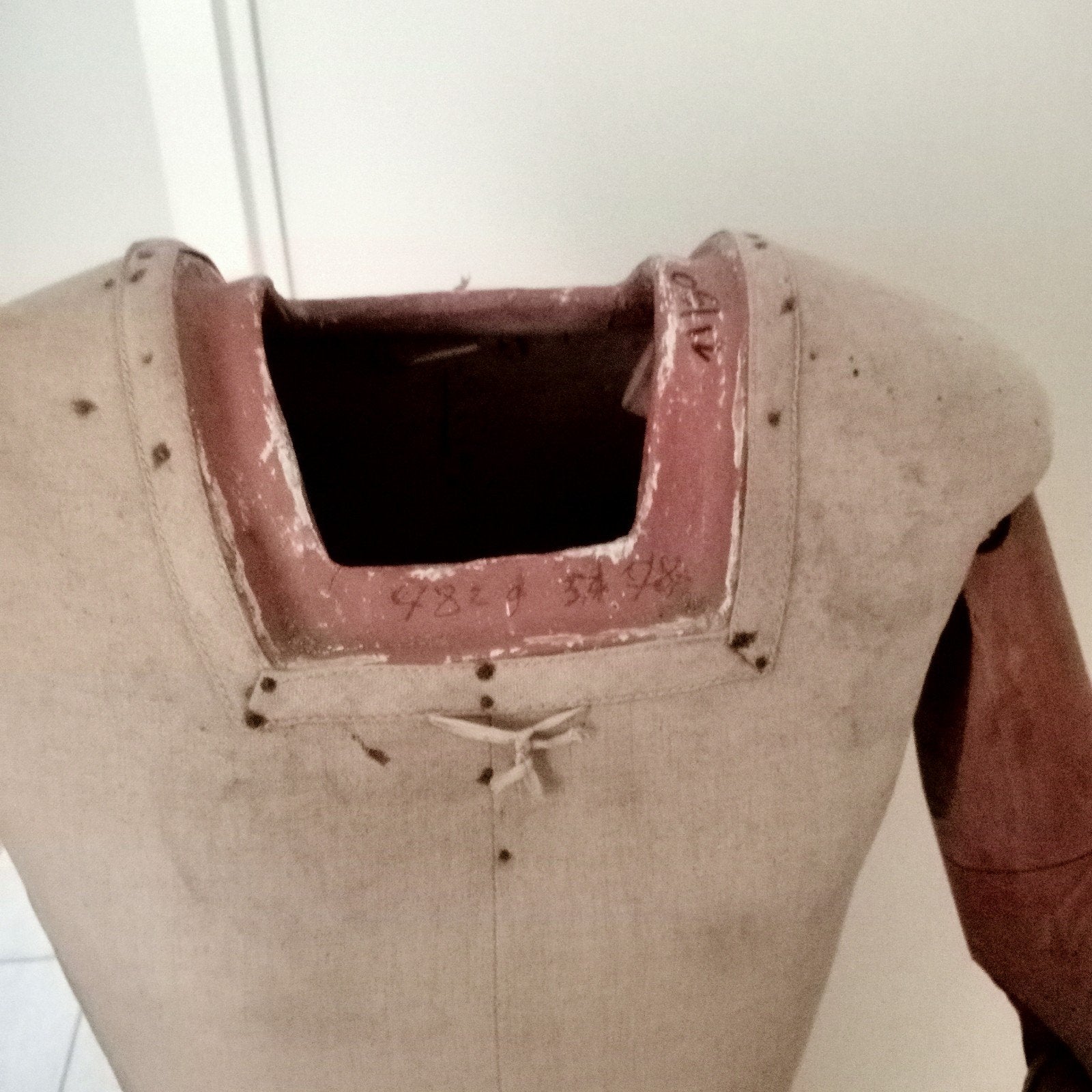Antieke etalagepop mannequin paspop, Ophalen