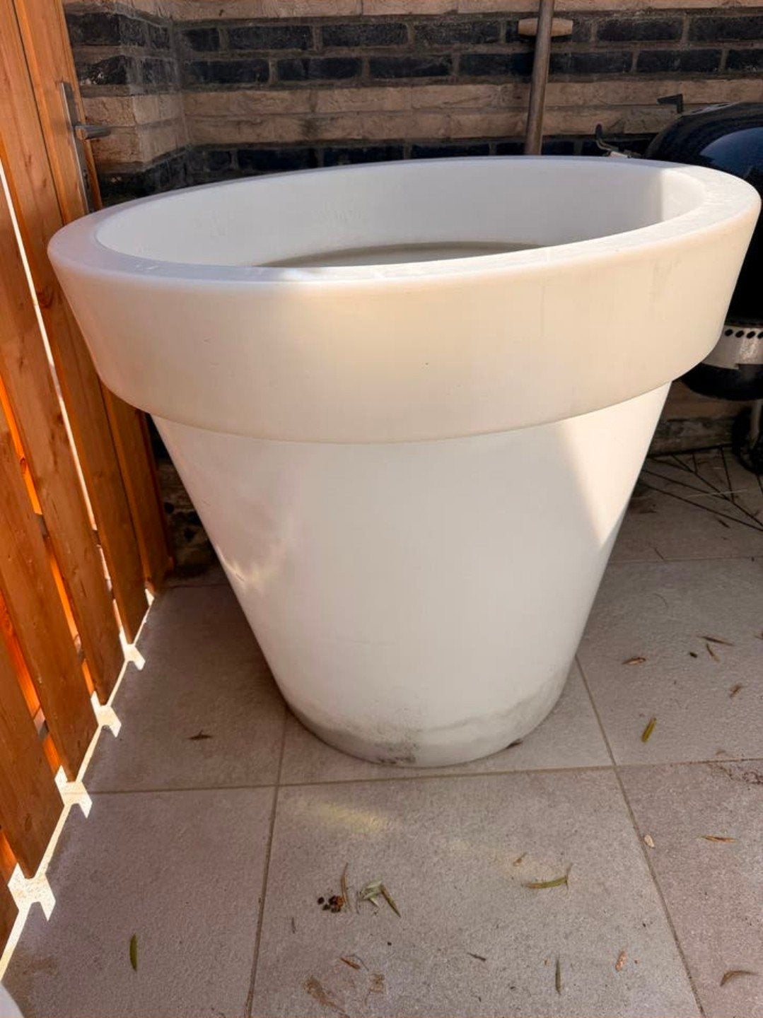 Grote stevige witte kunststof bloempot met drainage, Tuin en Terras, Bloempotten, Ophalen, Kunststof, Gebruikt, 40 cm of meer