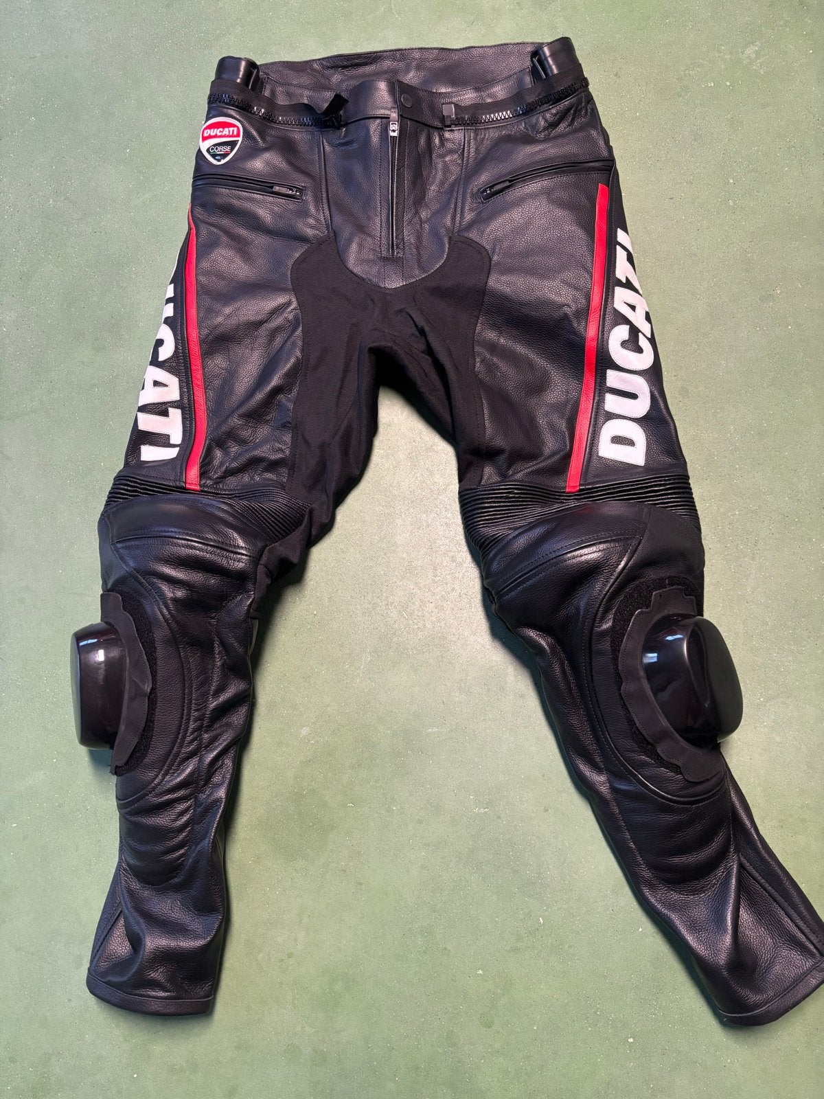 Ducati Corse Leren Motorbroek - Maat L NIEUW, Motoren, Kleding | Motorkleding, Ophalen, Nieuw zonder kaartje, Heren, Broek | leer
