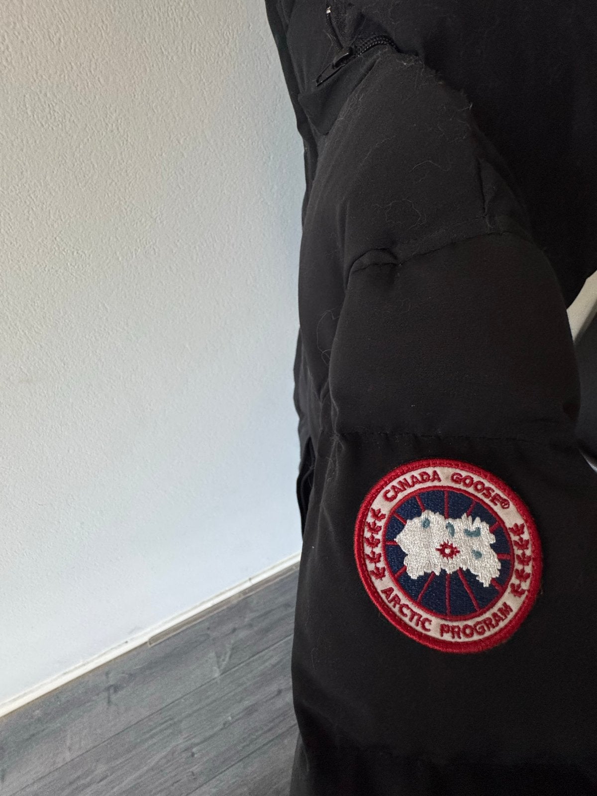 Canada Goose jas maat L (valt als S/M) - Zwart, Kleding | Heren, Jassen | Winter, Ophalen of Verzenden, Gedragen, Maat 48/50 (M)
