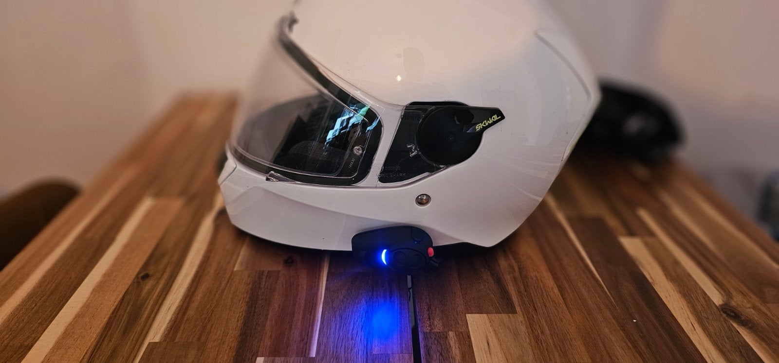 Shark Skwal 2.2 helm met Sena SMH-5 intercom, Motoren, Ophalen