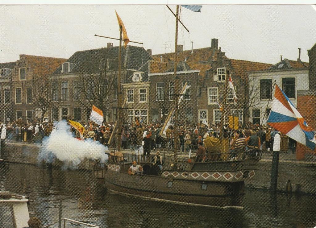 Ansichtkaart Brielle, 1 april  feest, Ophalen of Verzenden, 1980 tot heden, Gelopen, Zuid-Holland