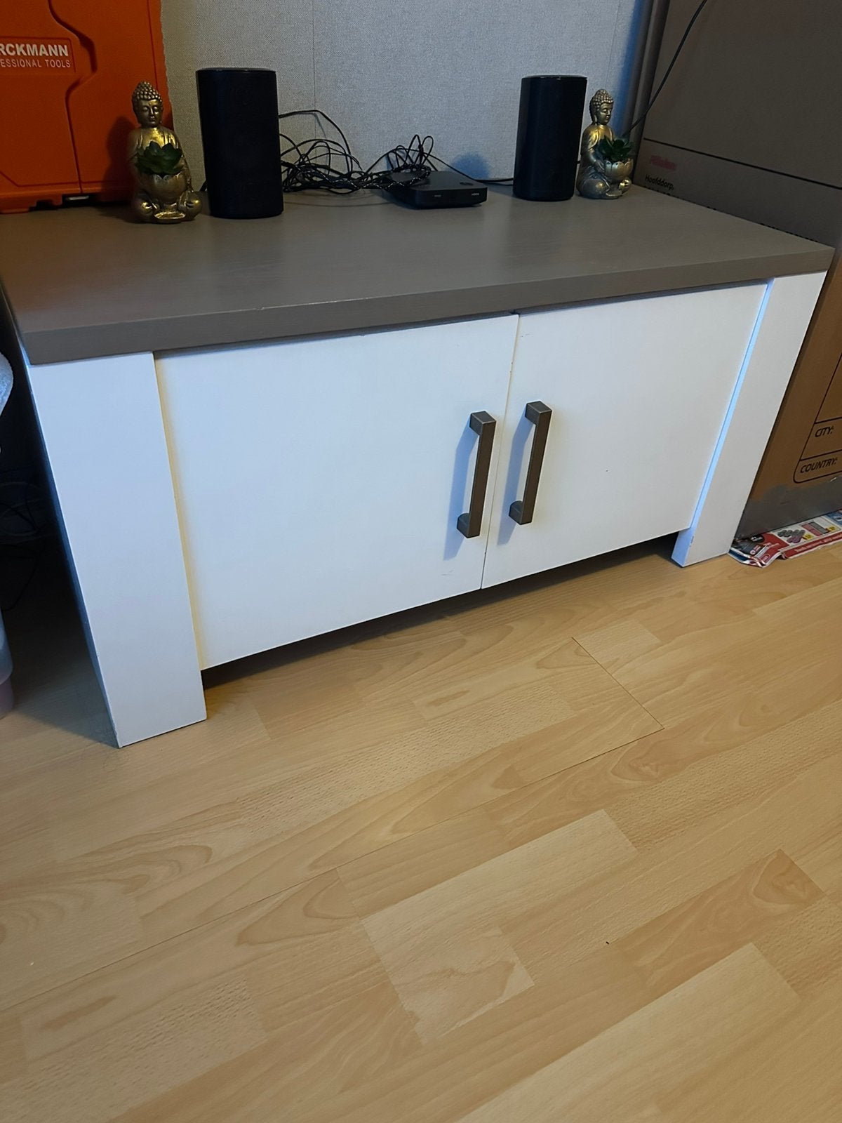 Tv kast, Ophalen