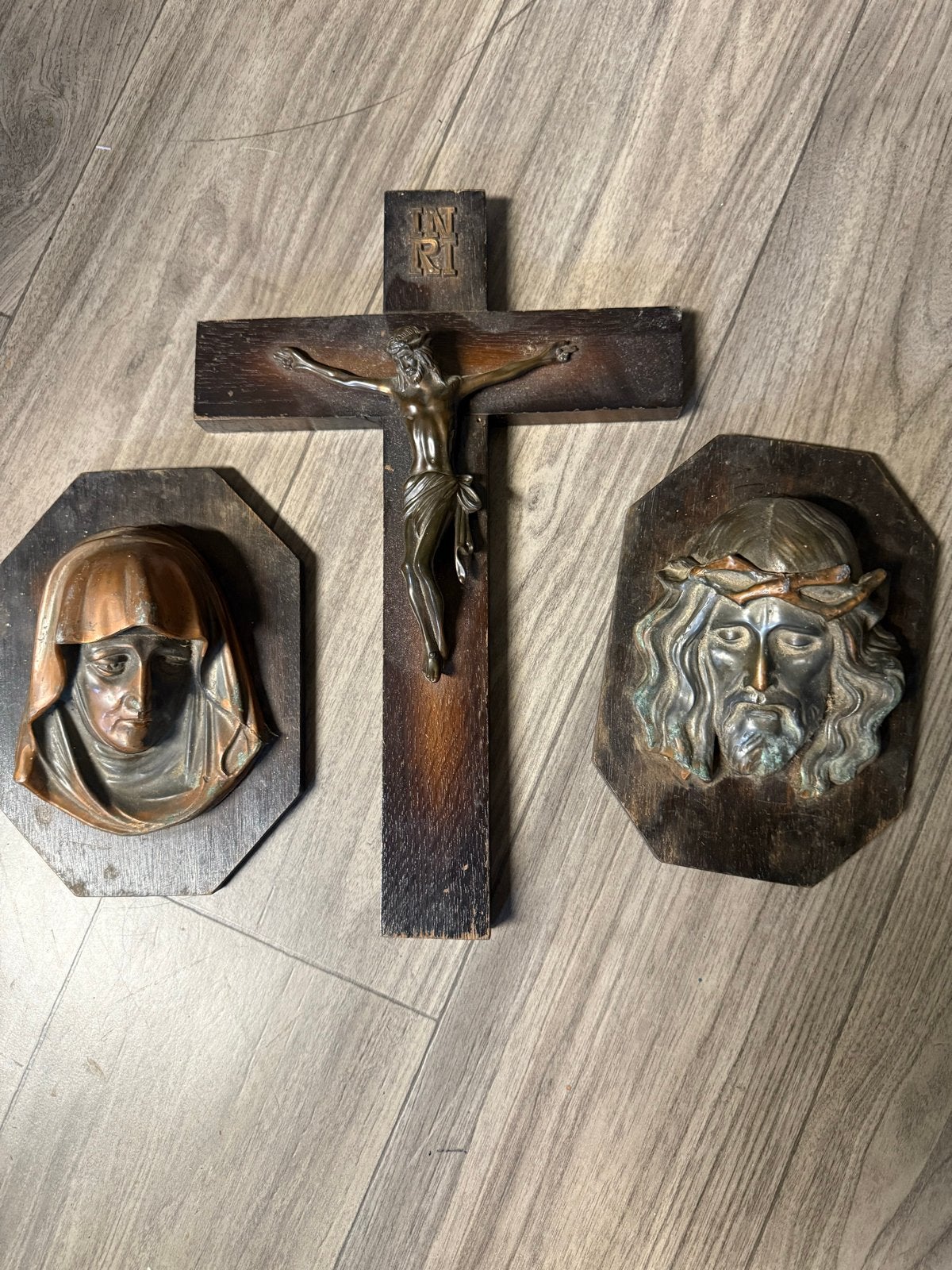 Vintage Religieuze Wanddecoratie: Kruisbeeld & Reliëfs, Ophalen