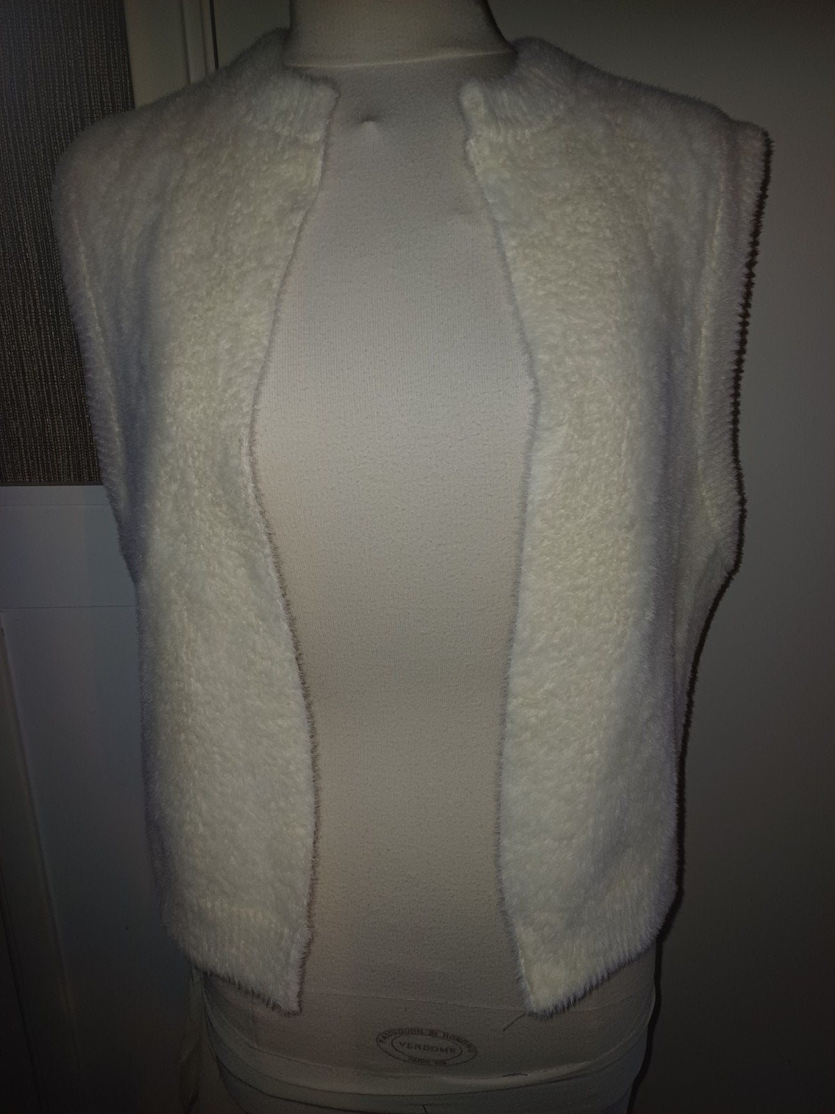 Mi piace fluffy mouwloos vest Offwhite maat S, Mo, Mp, Mp, Wit