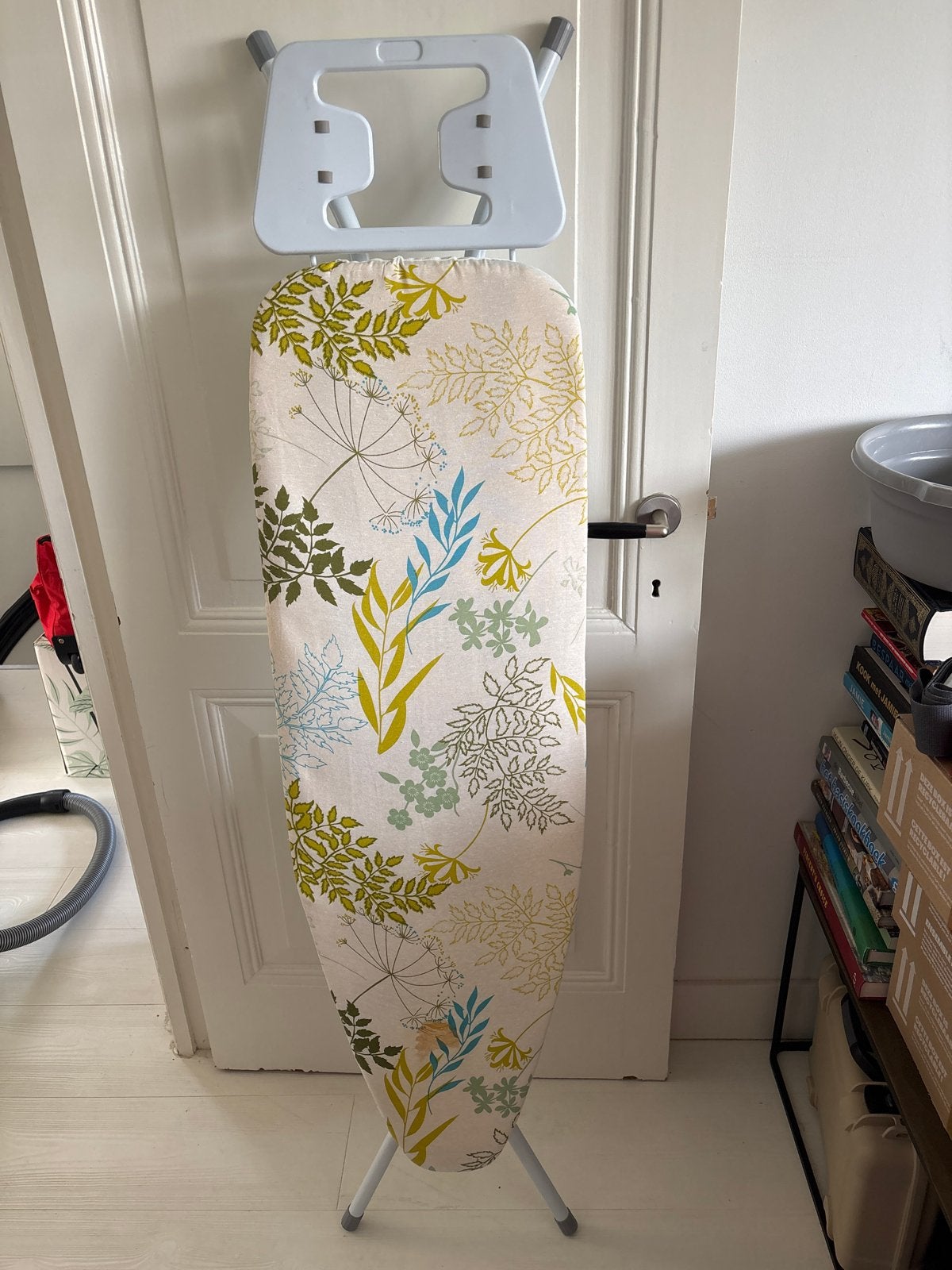 Strijkplank met bloemenprint, Ophalen, Zo goed als nieuw