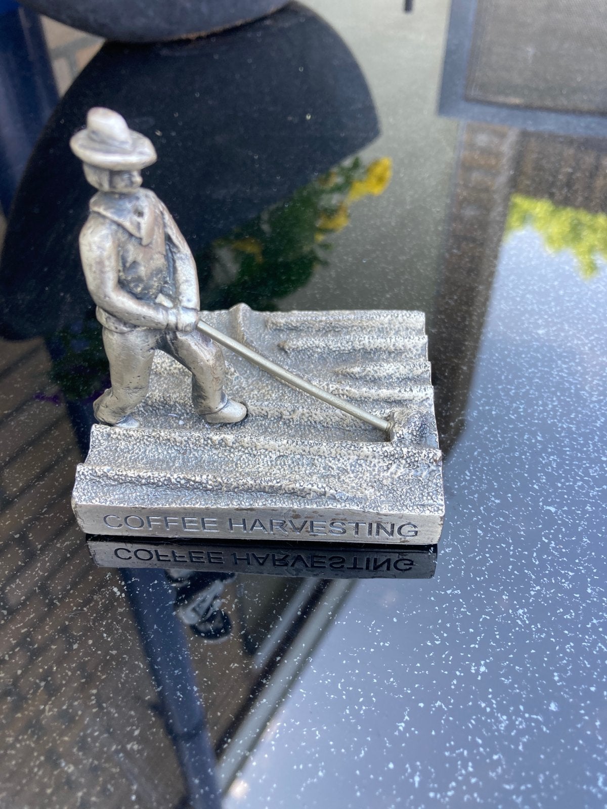 Vintage 'Coffee Harvesting' beeldje - Tin, Ophalen of Verzenden
