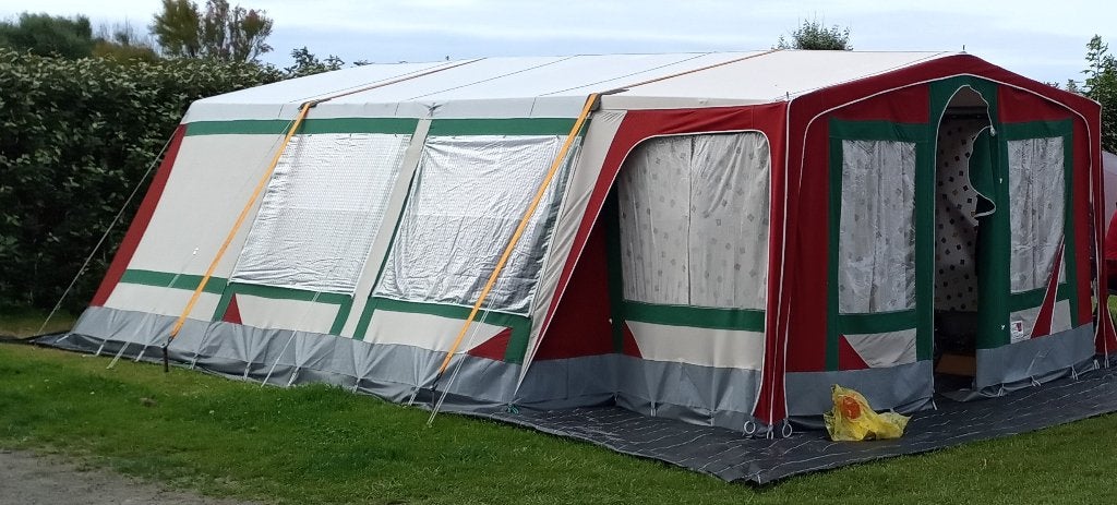 Ruime katoenen tent met stalen frame en 5 slaapplaatsen, Ophalen, Gebruikt, Tot en met 5