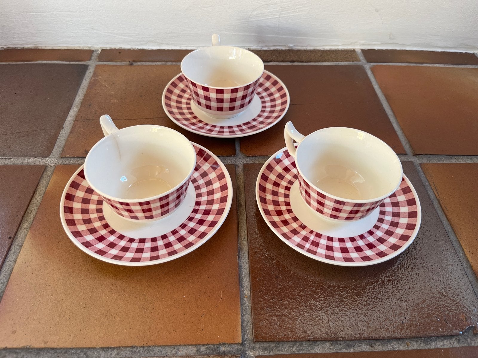 6 Vintage Kop en Schotels - Petrus Regout Gingham Rood, Ophalen, Gebruikt, Keramiek, Vintage