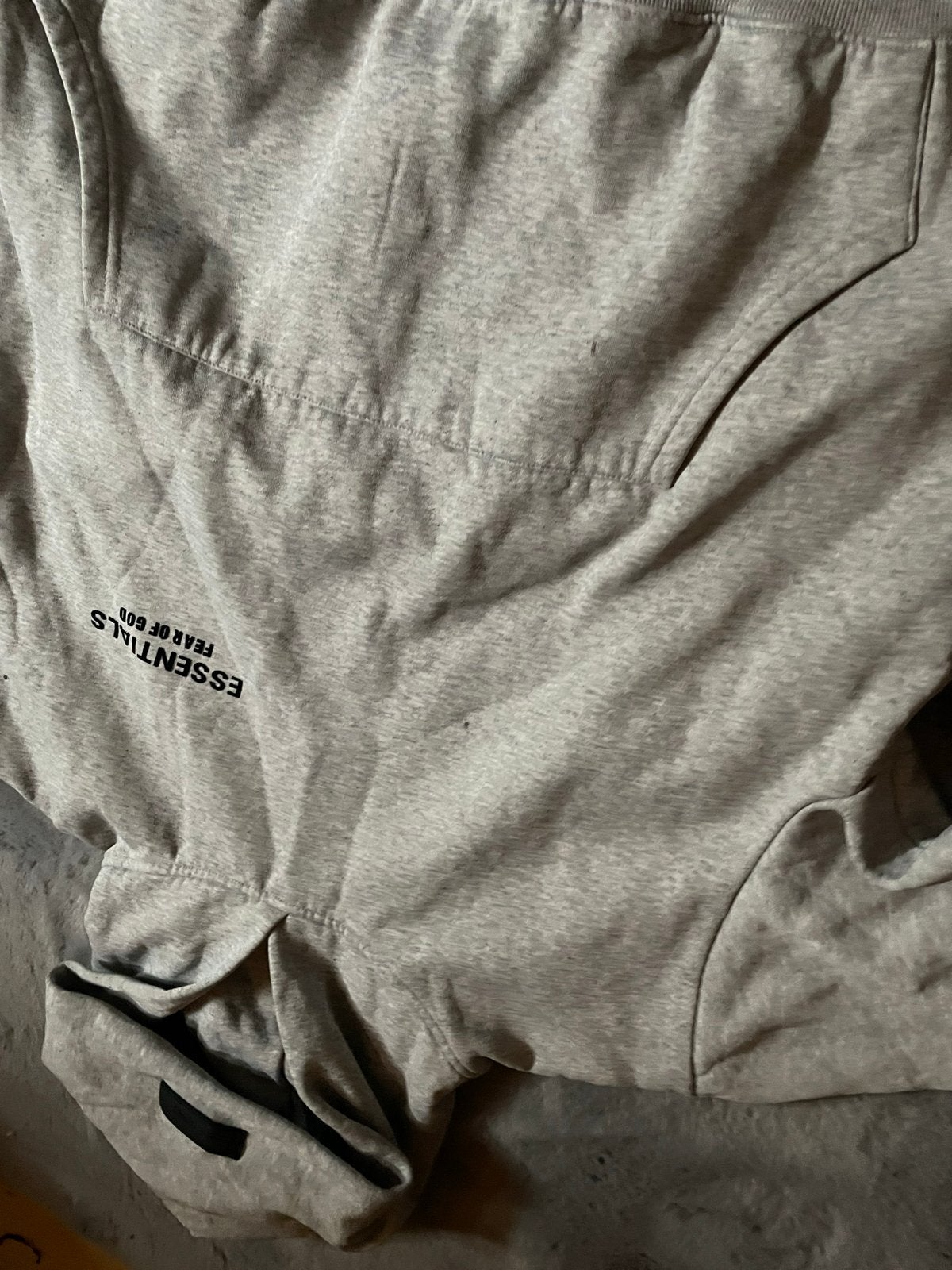 Grijze essentials hoodie, Verzenden, Gedragen, Maat 48/50 (M), Grijs