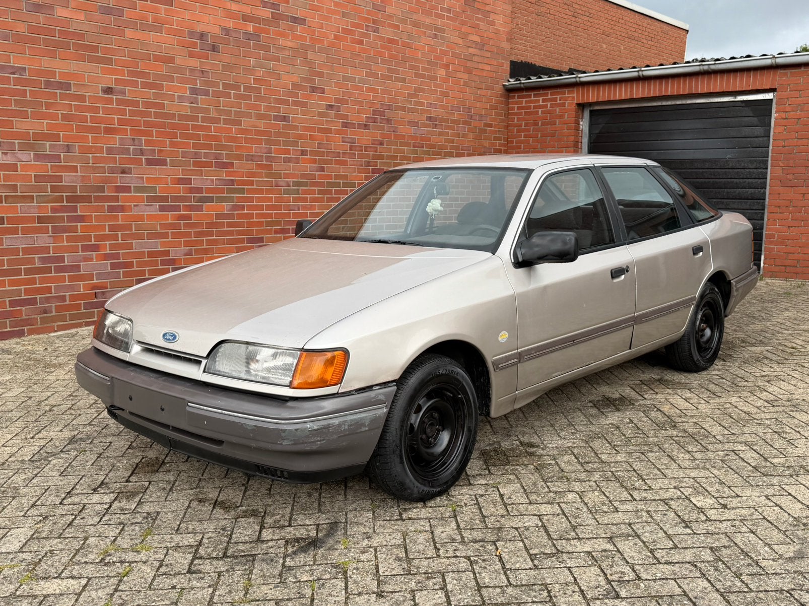 Ford Scorpio 1.8  CL Belastingvrij Oldtimer trekhaak, Auto's, Oldtimers, Bedrijf, Alarm, Ford, Benzine, Sedan, Zilver of Grijs