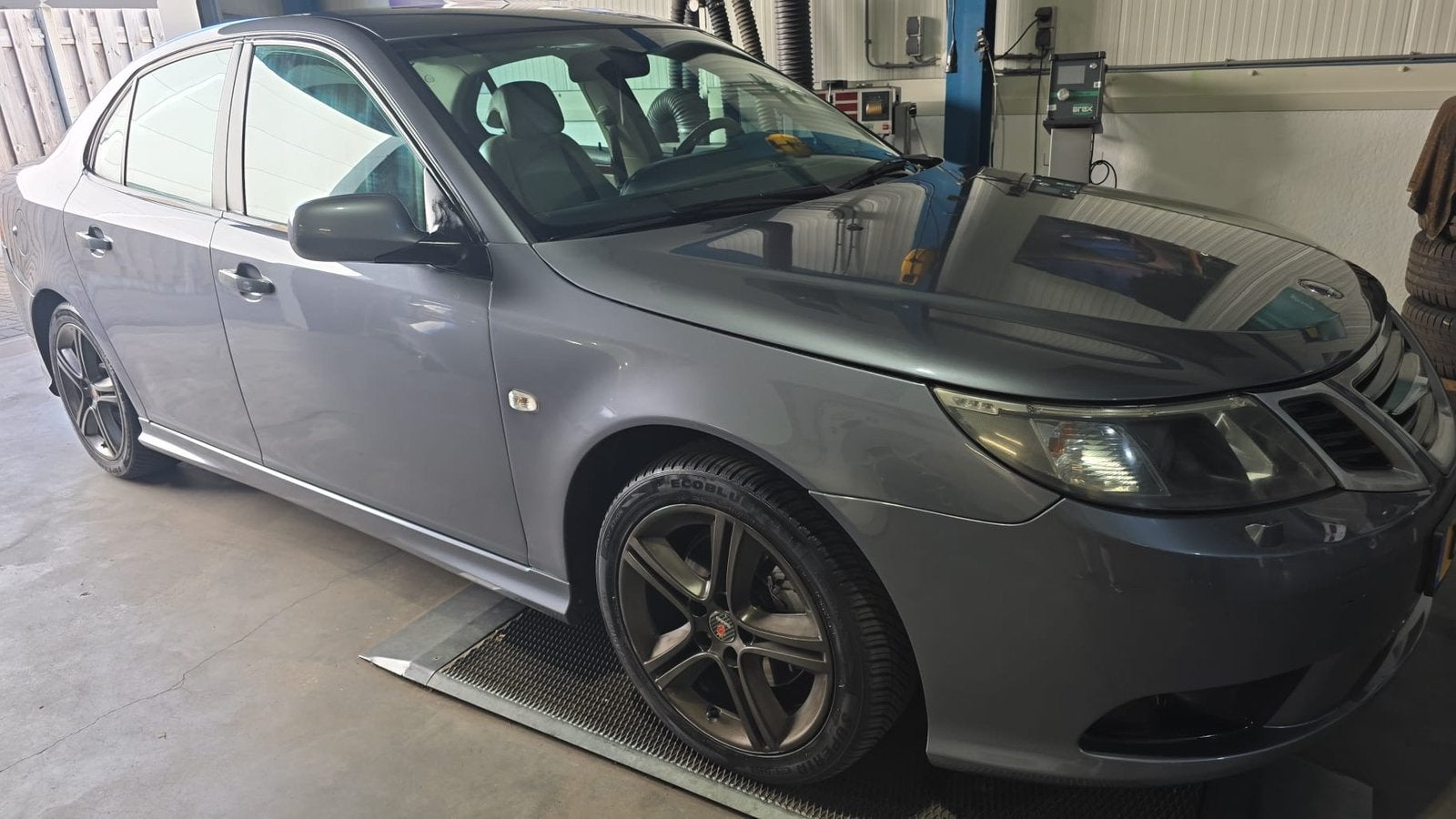 Saab 9-3 2.0T Vector Sedan - Automaat - Titan Grey, Auto's, Automaat, 1995 cc, 11 km/l, Particulier