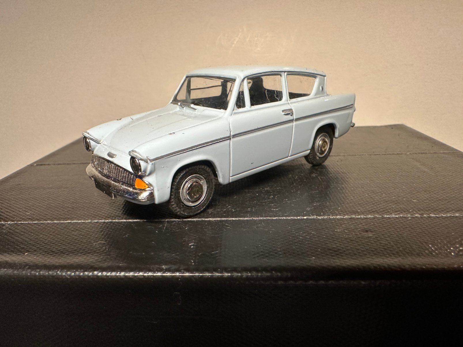 Ford Anglia, Verzenden, Zo goed als nieuw, Auto