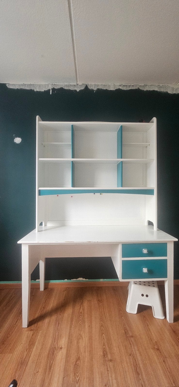Handgemaakt bureau met opbouw en roze IKEA stoel, Ophalen, Gebruikt, Hout, Overige merken