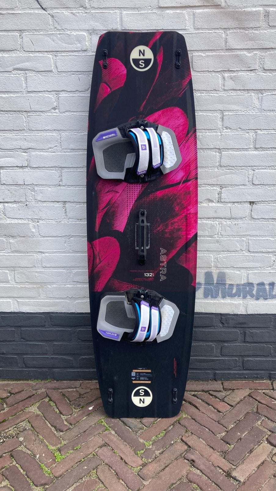 North Astra 132cm incl Harlem bindingen, Twintip, Kiteboard, Ophalen of Verzenden, Zo goed als nieuw