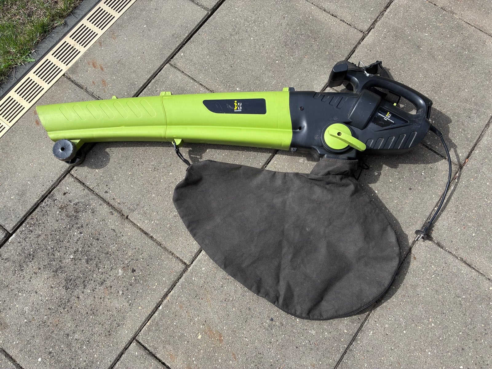 Intratuin Bladruimer met hakselaar, Tuin en Terras, Ophalen, Handgedragen, Zo goed als nieuw, Met opvangzak